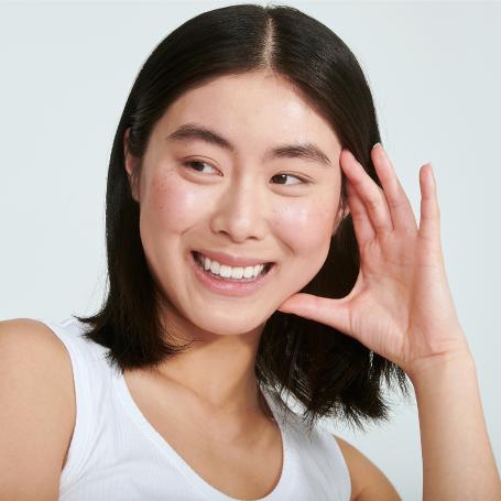 Woman with clear hydrated skin.